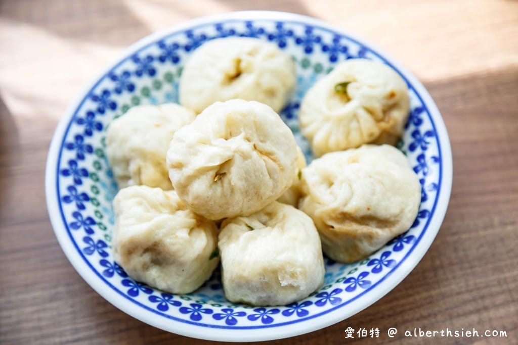 中壢龍岡美食．忠貞祖傳現做小籠包（一籠10顆80元，價錢實惠，人氣排隊名店）