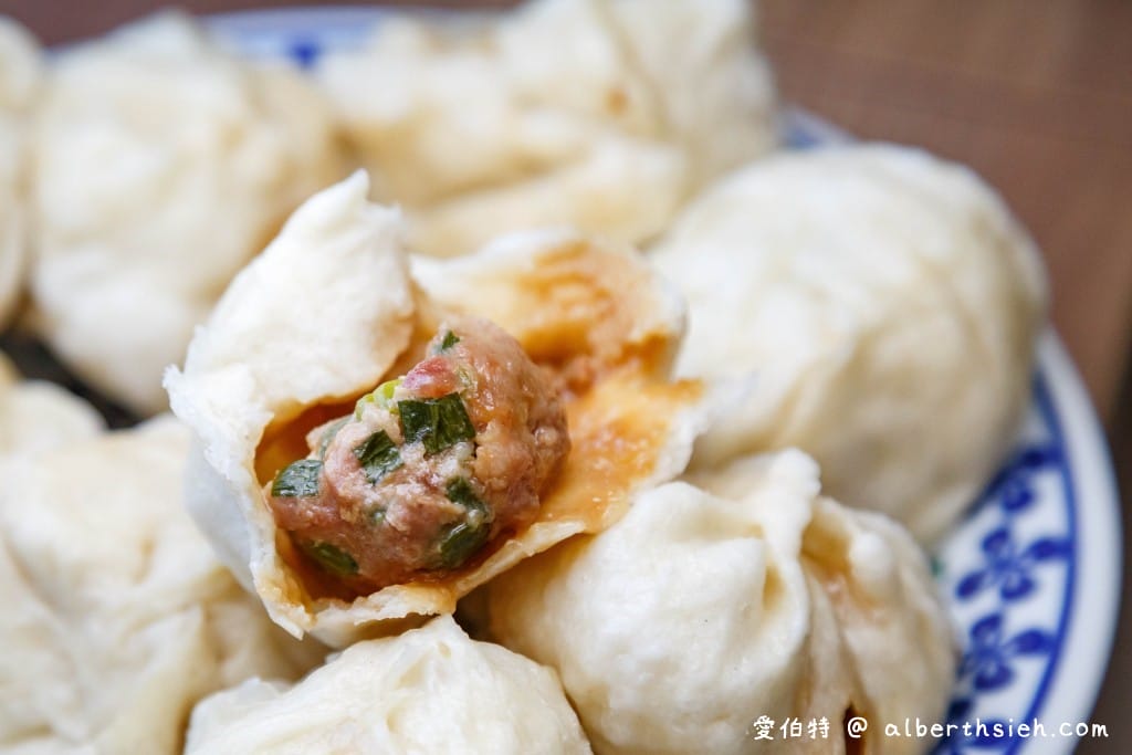 中壢龍岡美食．忠貞祖傳現做小籠包（一籠10顆80元，價錢實惠，人氣排隊名店）