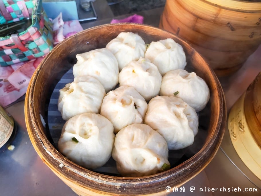 中壢龍岡美食．忠貞祖傳現做小籠包（一籠10顆80元，價錢實惠，人氣排隊名店）