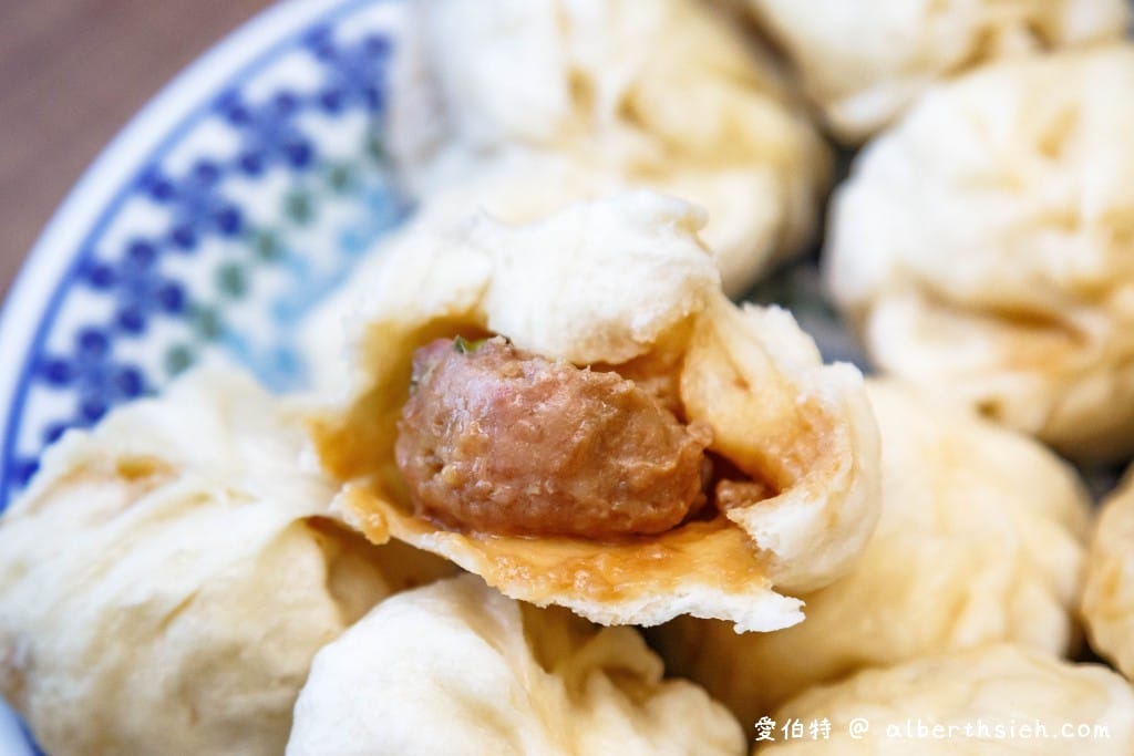 中壢龍岡美食．忠貞祖傳現做小籠包（一籠10顆80元，價錢實惠，人氣排隊名店）