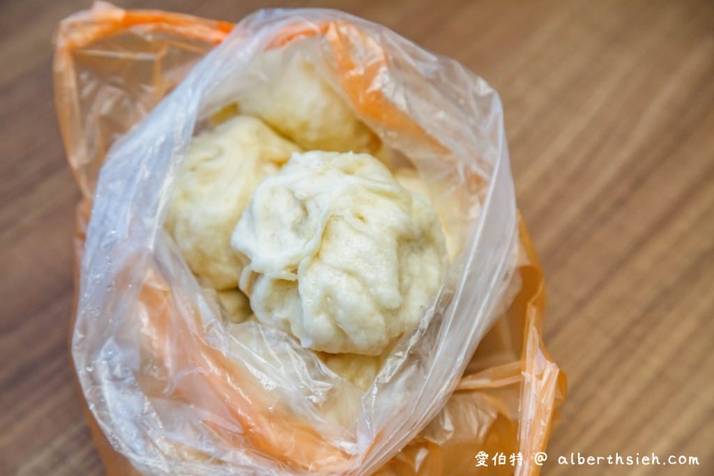 中壢龍岡美食．忠貞祖傳現做小籠包（一籠10顆80元，價錢實惠，人氣排隊名店）