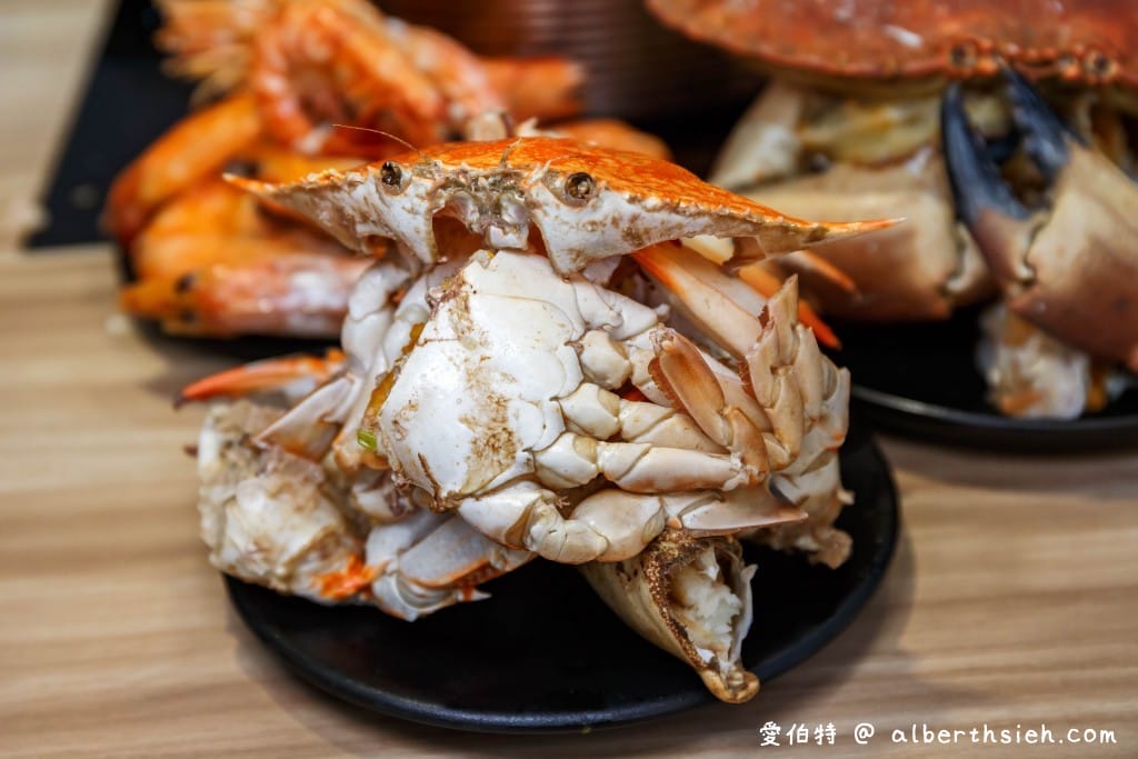藏王極上鍋物．林口昕境美食（號稱全台肉品最強火鍋，搭配肥美的秋蟹，辦卡再送海鮮戰艦，讓你吃到翻）