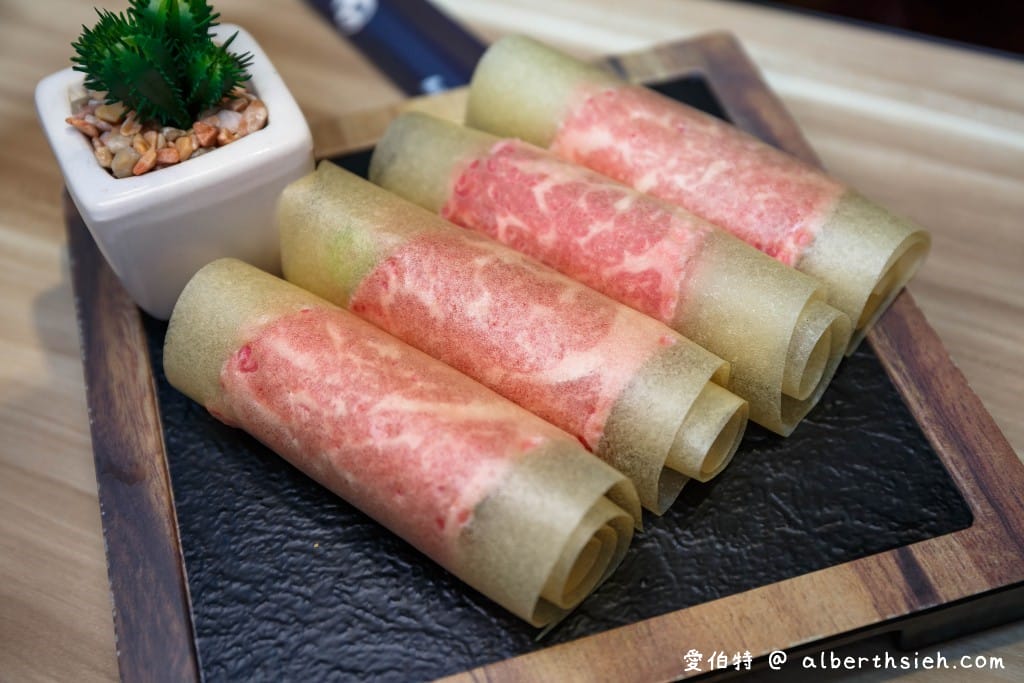 藏王極上鍋物．林口昕境美食（號稱全台肉品最強火鍋，搭配肥美的秋蟹，辦卡再送海鮮戰艦，讓你吃到翻）