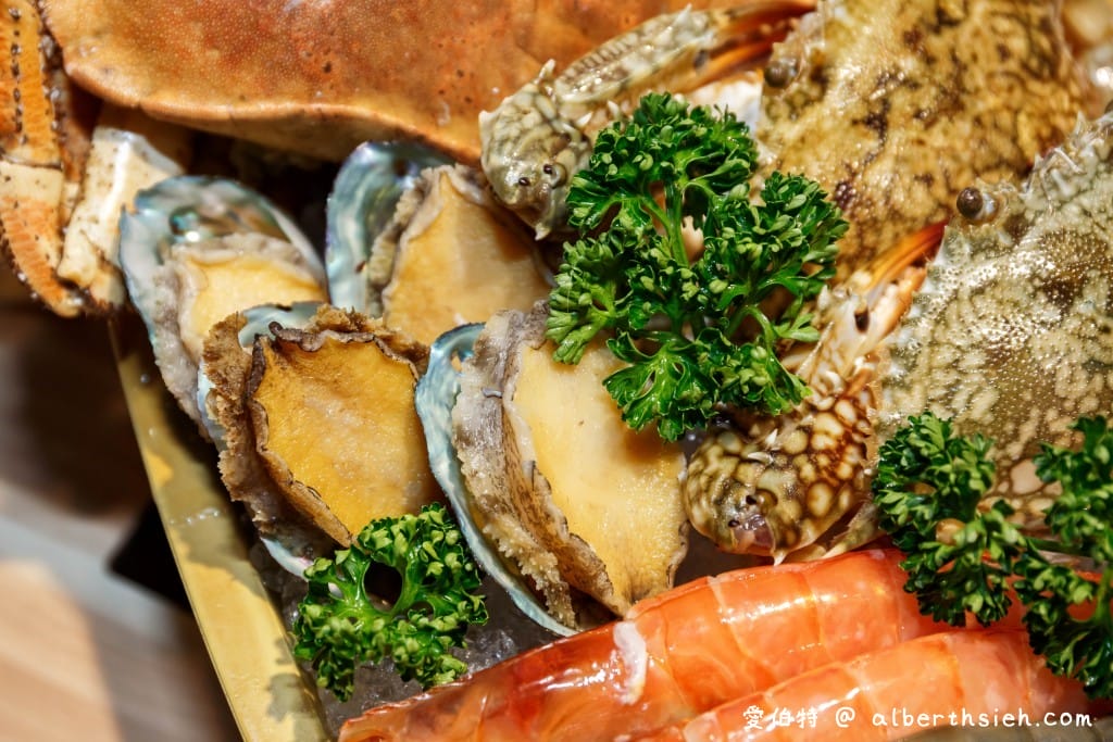 藏王極上鍋物．林口昕境美食（號稱全台肉品最強火鍋，搭配肥美的秋蟹，辦卡再送海鮮戰艦，讓你吃到翻）