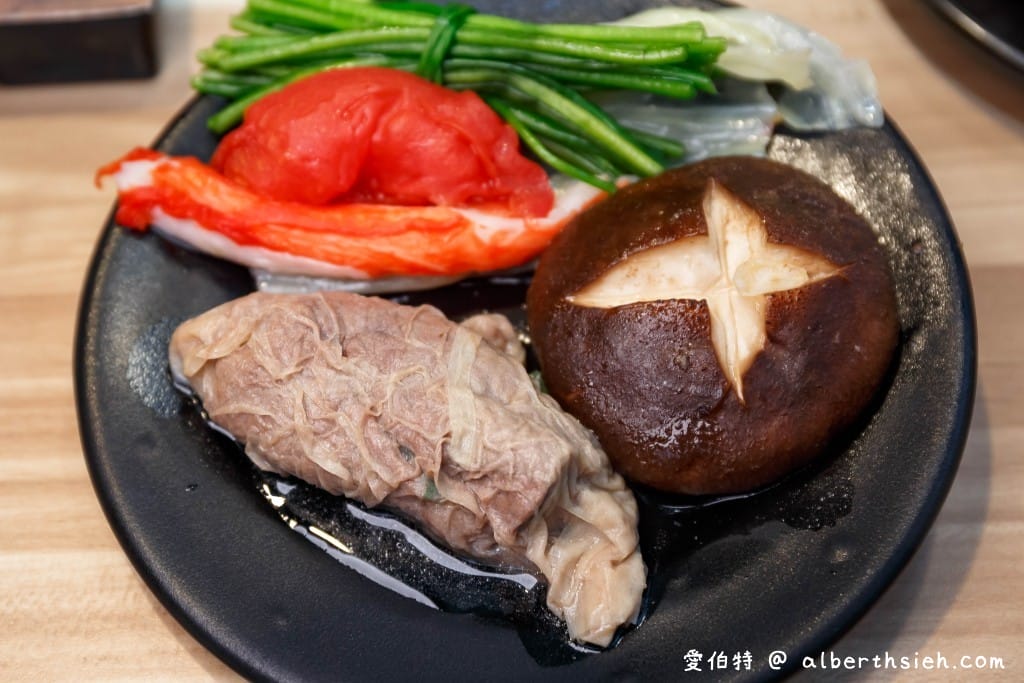 藏王極上鍋物．林口昕境美食（號稱全台肉品最強火鍋，搭配肥美的秋蟹，辦卡再送海鮮戰艦，讓你吃到翻）