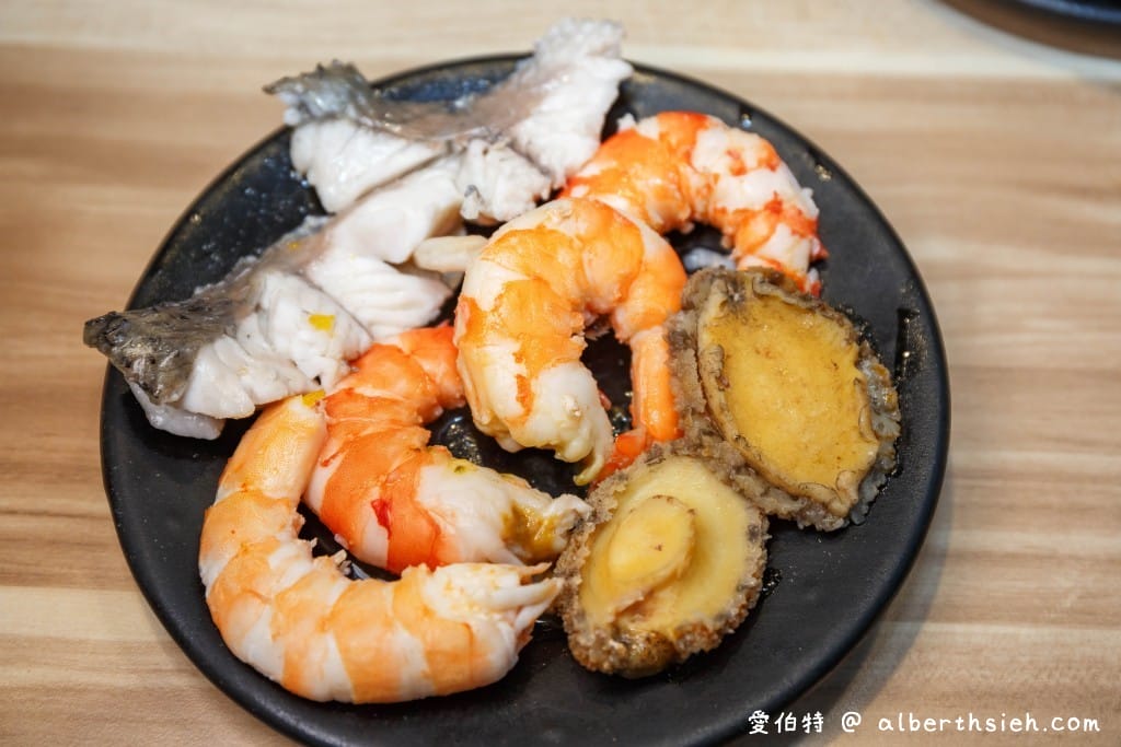 藏王極上鍋物．林口昕境美食（號稱全台肉品最強火鍋，搭配肥美的秋蟹，辦卡再送海鮮戰艦，讓你吃到翻）