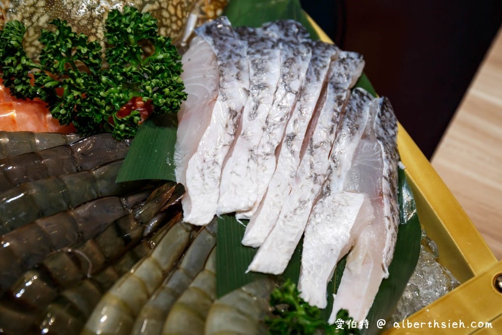 藏王極上鍋物．林口昕境美食（號稱全台肉品最強火鍋，搭配肥美的秋蟹，辦卡再送海鮮戰艦，讓你吃到翻）