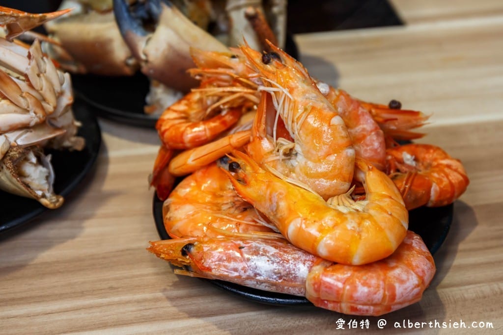藏王極上鍋物．林口昕境美食（號稱全台肉品最強火鍋，搭配肥美的秋蟹，辦卡再送海鮮戰艦，讓你吃到翻）