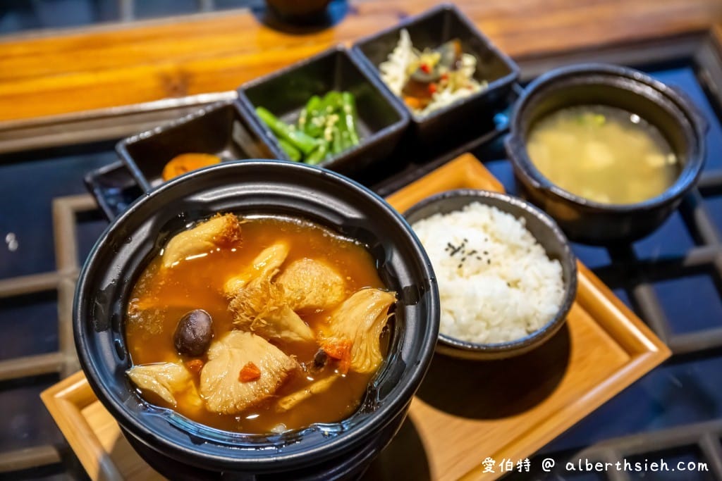 桃園大溪老街美食．灌園草堂十二茶屋（木頭建築環境清靜優美，富有禪意，餐點精緻味道佳）