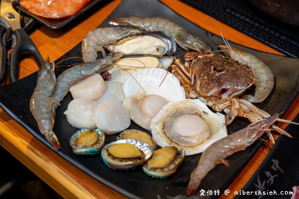桃園燒烤吃到飽．鱻海鮮炭烤火鍋（鮮魚、生魚片、生食級天使紅蝦、牛排、飲品、海尼根通通無限享用）