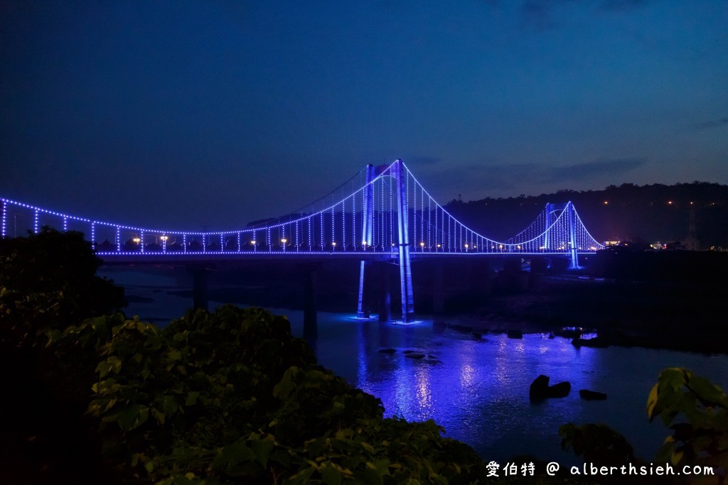 大溪橋/大溪景觀電梯．桃園約會景點（大溪老街相仿的巴洛克浪漫建築，夜景打光超美媲美藍眼淚） @愛伯特