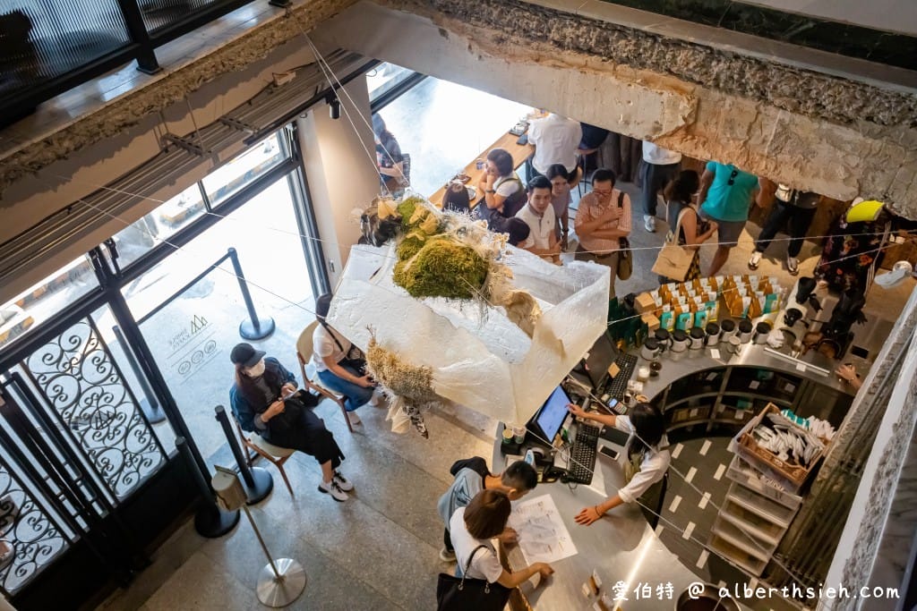台北興波咖啡華山旗艦店（旅遊雜誌評比世界最棒咖啡館第一名）