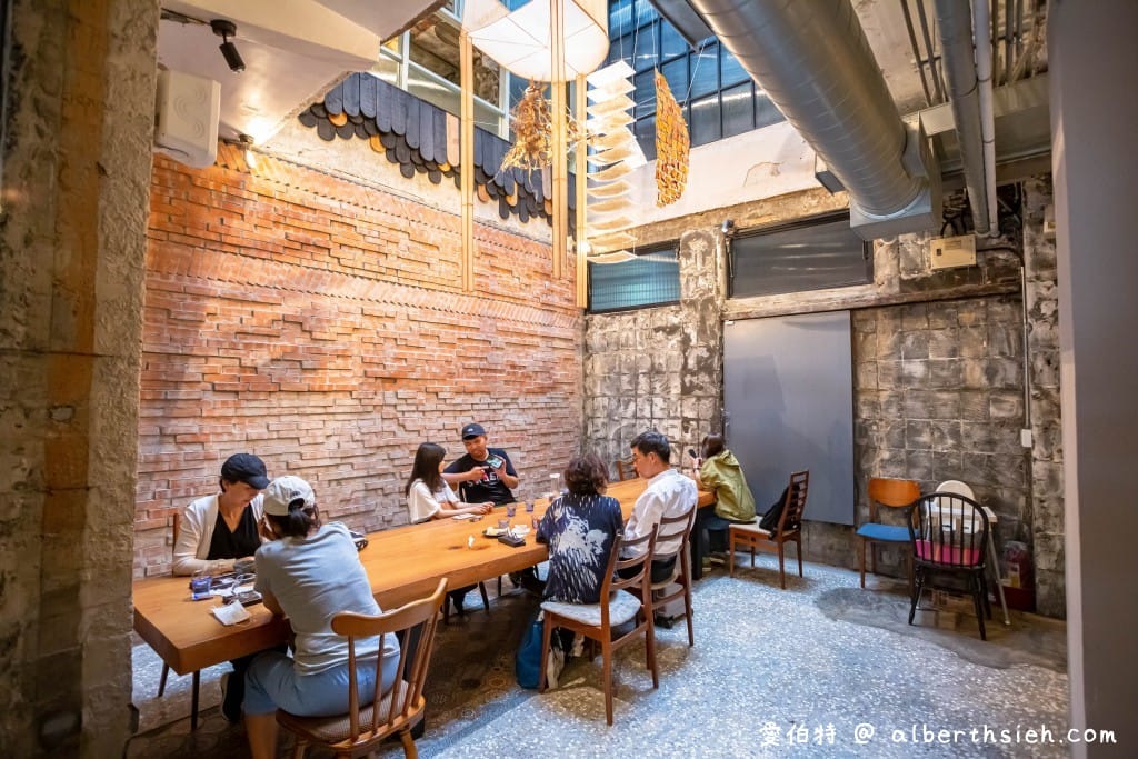 台北興波咖啡華山旗艦店（旅遊雜誌評比世界最棒咖啡館第一名）