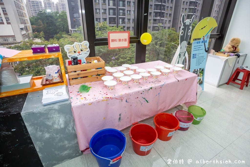 台中親子景點．大振豐洋傘文創館（親子DIY雨傘體驗，組裝以及彩繪打造自己獨一無二的雨傘，室內雨天景點）