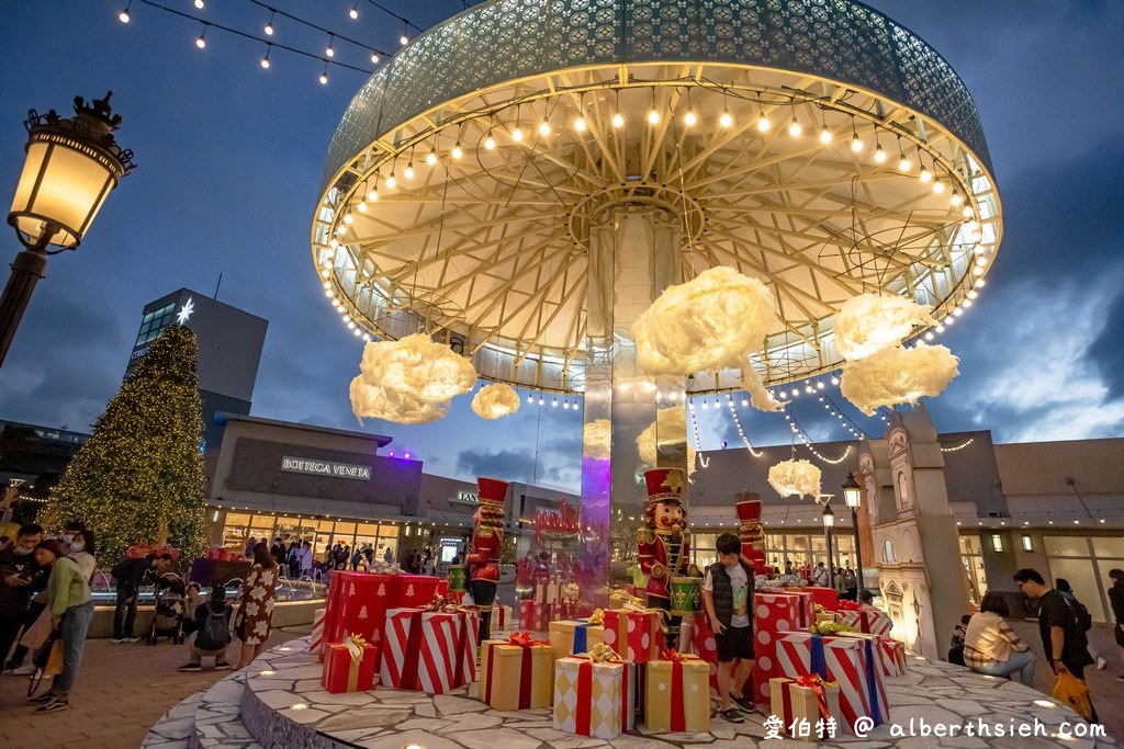2020桃園聖誕節．華泰名品城聖誕村（飄雪、水上列車、巨大閃亮禮物盒、8米聖誕樹、36個美食攤位） @愛伯特
