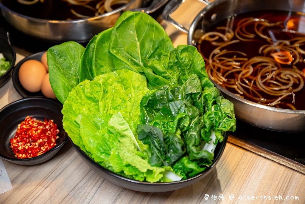 桃園ATT筷食尚美食．三本亭壽喜燒吃到飽（現切肉片鮮嫩美味、湯底鹹甜度剛剛好，399起讓你吃爽爽） @愛伯特