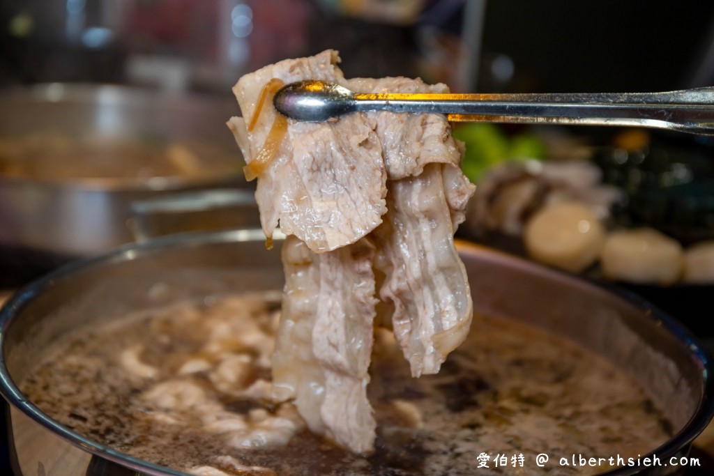 桃園ATT筷食尚美食．三本亭壽喜燒吃到飽（現切肉片鮮嫩美味、湯底鹹甜度剛剛好，399起讓你吃爽爽） @愛伯特