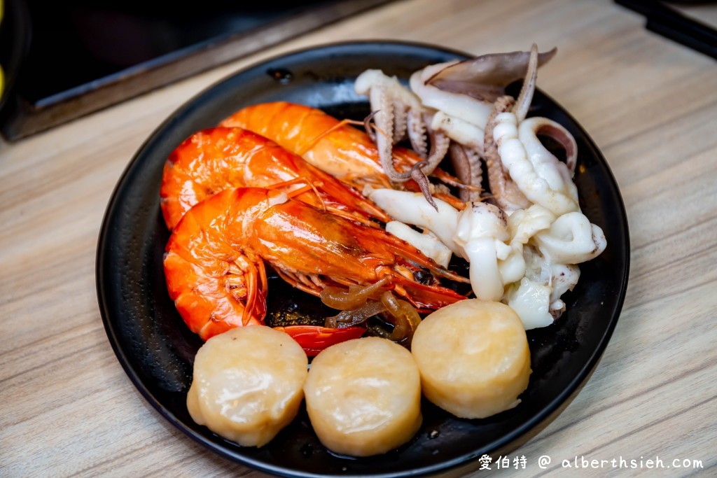 桃園ATT筷食尚美食．三本亭壽喜燒吃到飽（現切肉片鮮嫩美味、湯底鹹甜度剛剛好，399起讓你吃爽爽） @愛伯特