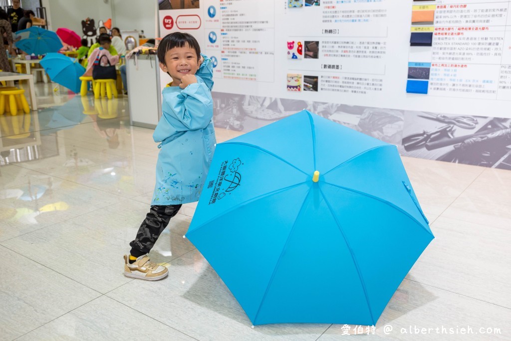 台中親子景點．大振豐洋傘文創館（親子DIY雨傘體驗，組裝以及彩繪打造自己獨一無二的雨傘，室內雨天景點） @愛伯特