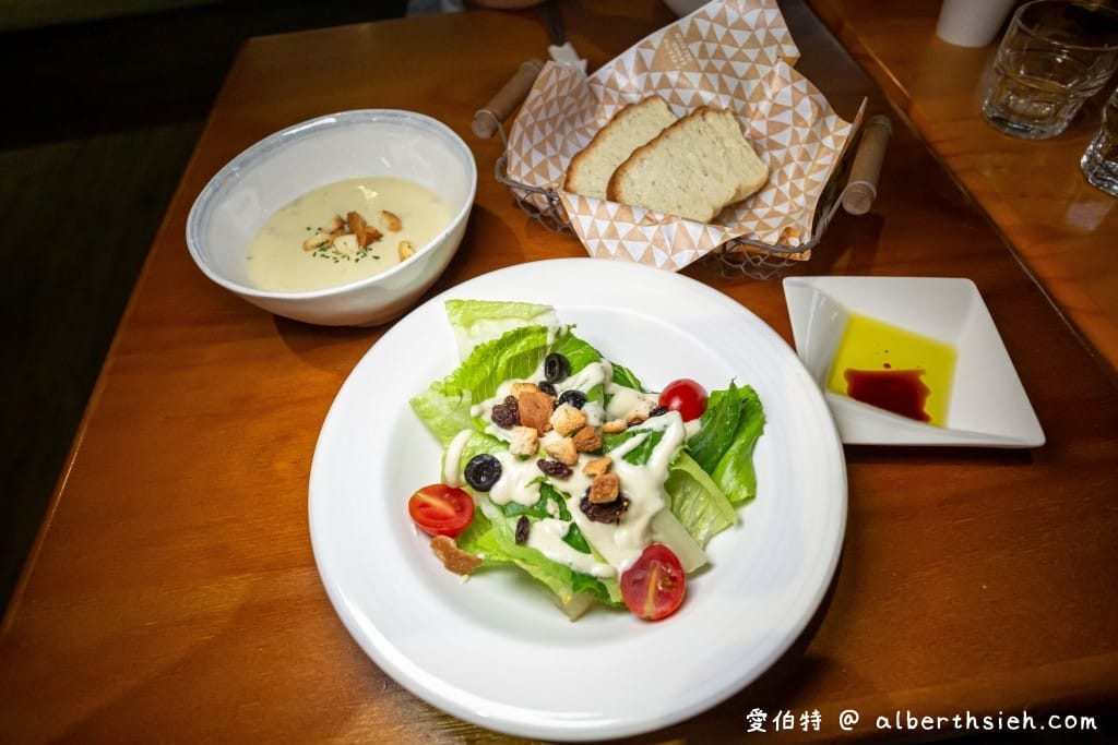 高雄SKM Park美食．貳樓餐廳高雄（坐在木船上用餐，裝潢舒適，餐點有質感）