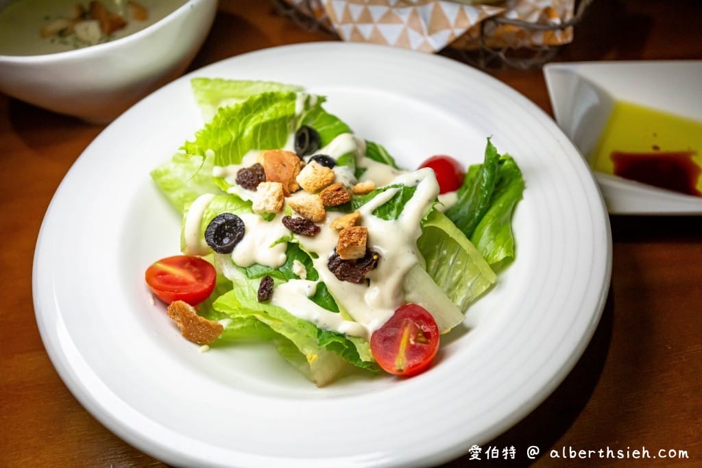 高雄SKM Park美食．貳樓餐廳高雄（坐在木船上用餐，裝潢舒適，餐點有質感）