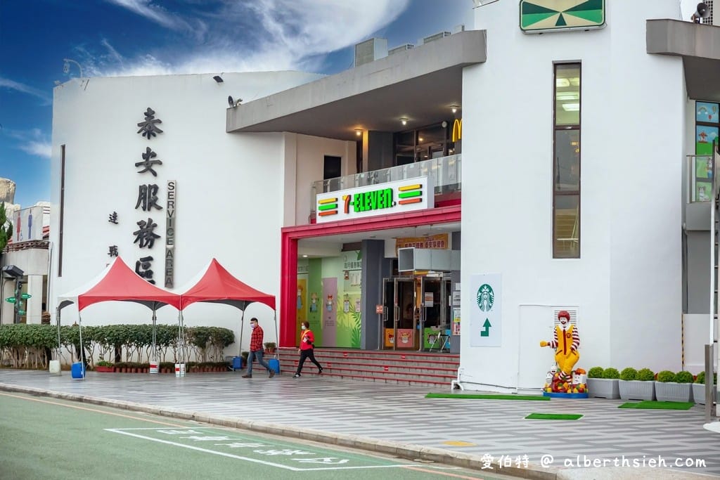 星巴克夢幻積木城堡門市.台中泰安南門市(積木城堡搭配白色旋轉木馬超浪漫) - 第6張圖 星巴克夢幻積木城堡門市.台中泰安南門市(積木城堡搭配白色旋轉木馬超浪漫)