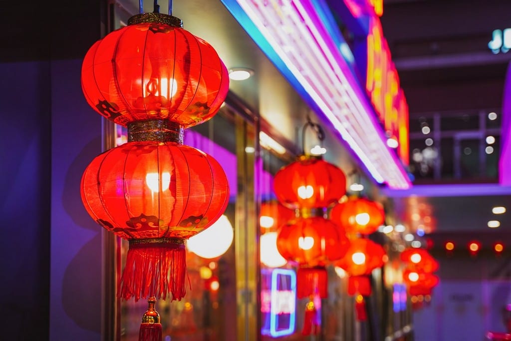 2021牛年過年．華泰名品城華泰唐人街（復古美式搖滾快餐店/老式加油機、古董汽車/霓虹站立招牌）