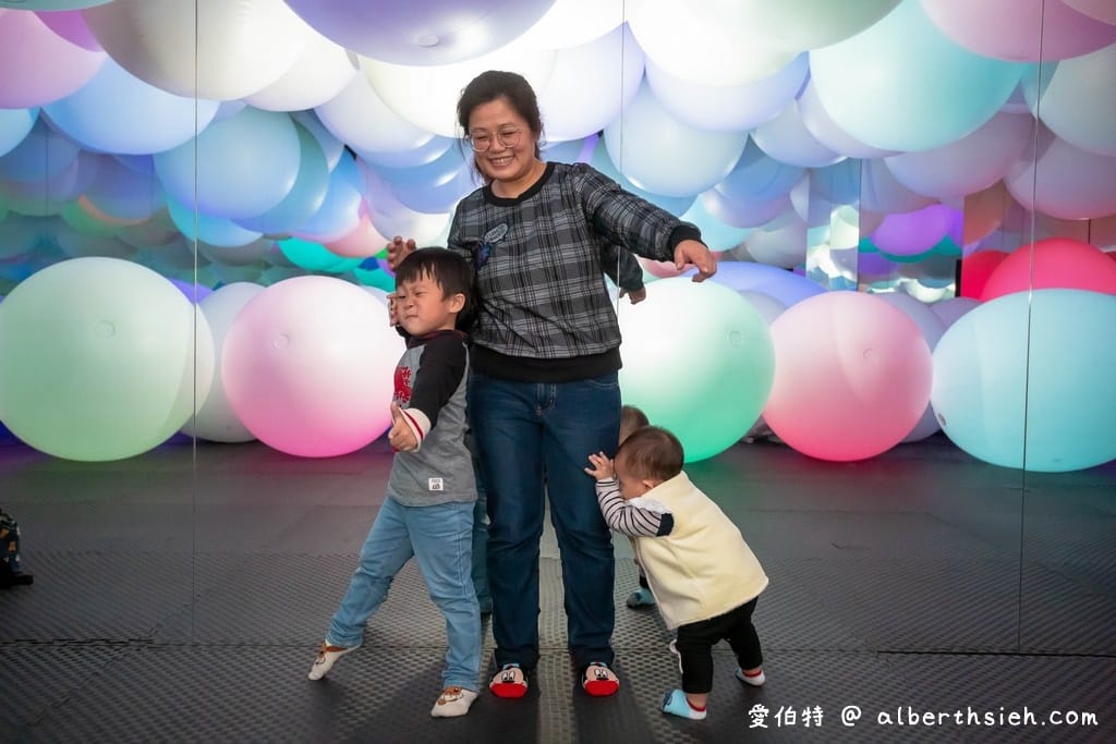 台中網美景點．異想新樂園：宙影幻鏡（網美必拍景點，帶你走進繽紛夢幻的世界中）