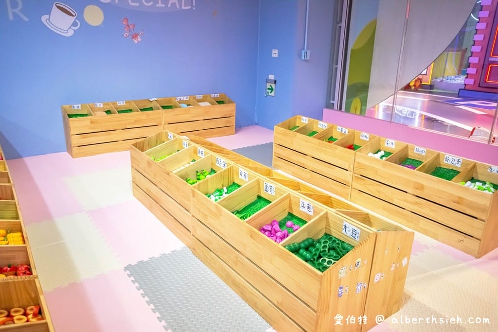 台中網美景點．異想新樂園：宙影幻鏡（網美必拍景點，帶你走進繽紛夢幻的世界中）