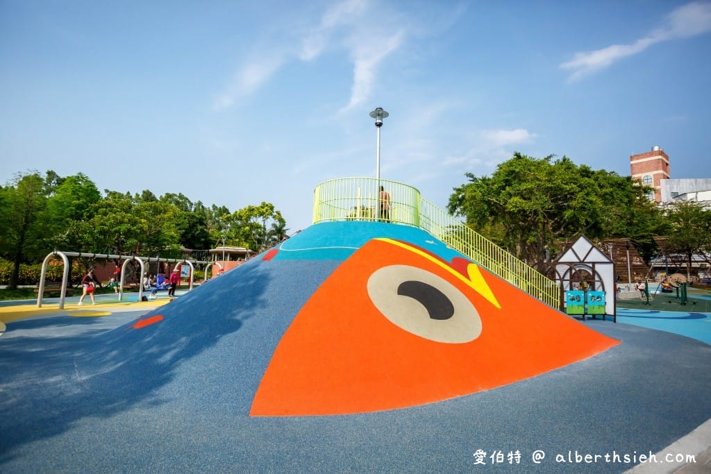 桃園親子景點．平鎮新勢公園共融兒童遊戲場（3公尺海洋主題山丘、沙坑、宇宙旋轉遊戲）