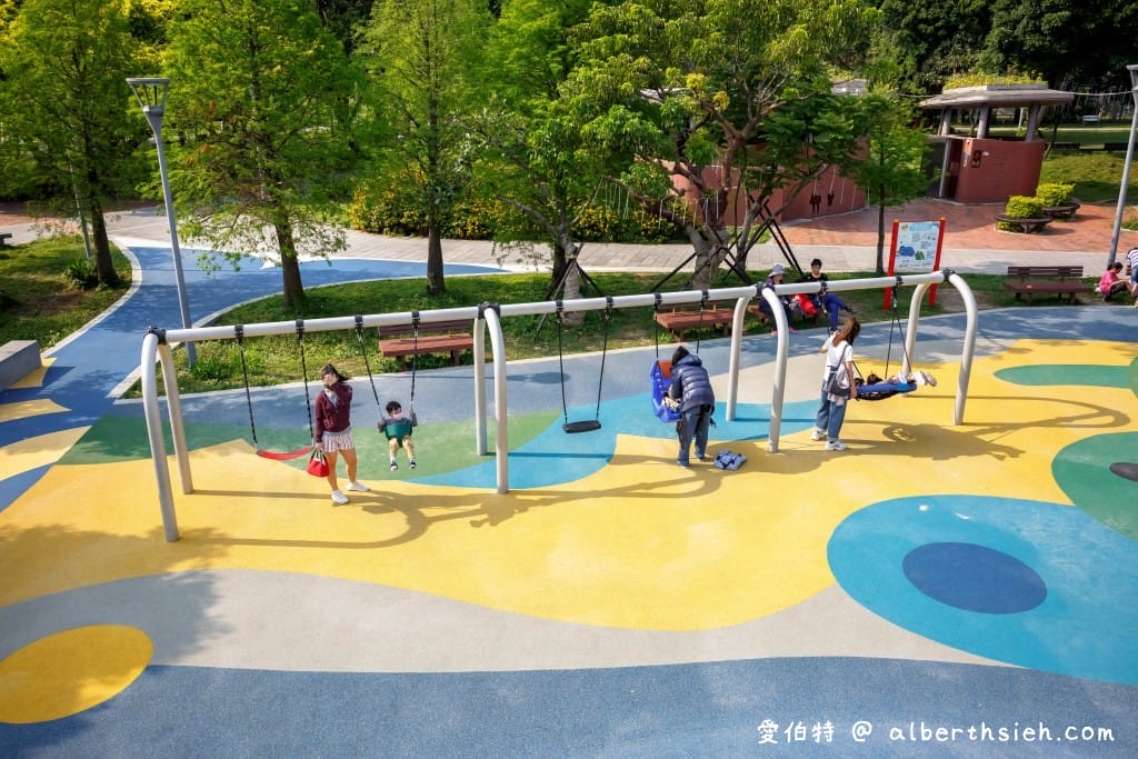 桃園親子景點．平鎮新勢公園共融兒童遊戲場（3公尺海洋主題山丘、沙坑、宇宙旋轉遊戲）