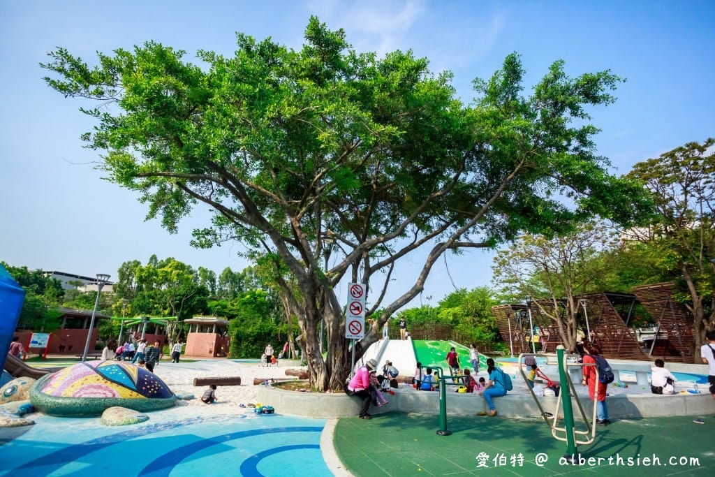 桃園親子景點．平鎮新勢公園共融兒童遊戲場（3公尺海洋主題山丘、沙坑、宇宙旋轉遊戲）