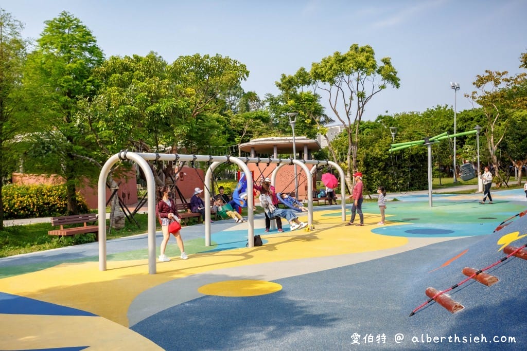 桃園親子景點．平鎮新勢公園共融兒童遊戲場（3公尺海洋主題山丘、沙坑、宇宙旋轉遊戲）