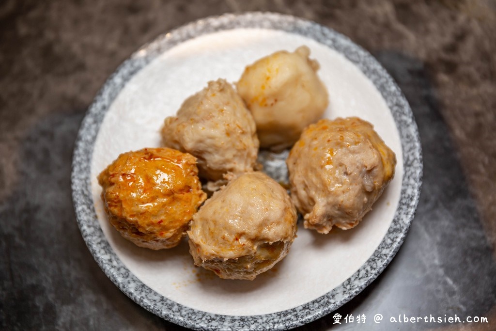 中壢青埔火鍋．怎麻辣（川味湯頭超推，好吃的鴨血隨你續加，浴火酒燒桐德黑豚也是必點） @愛伯特