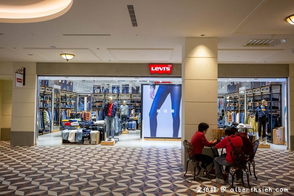 后里麗寶outlet二期．台中OUTLET（義大利異國風情，星巴克鐘樓，吃喝玩樂住一次滿足）
