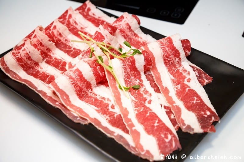 桃園楊梅火鍋超有肉涮涮屋（主打天然高湯，肉盤份量大肉質海鮮都很優質，極推麻辣湯頭）