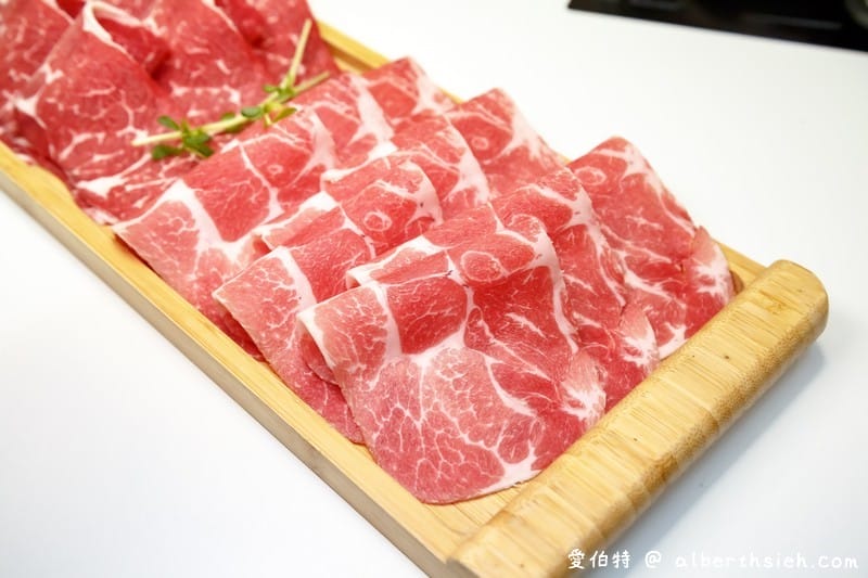 桃園楊梅火鍋超有肉涮涮屋（主打天然高湯，肉盤份量大肉質海鮮都很優質，極推麻辣湯頭）