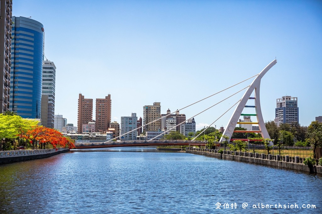 台南運河鳳凰花．台南安平景點（驪歌響起時就是火紅鳳凰花綻放時） @愛伯特