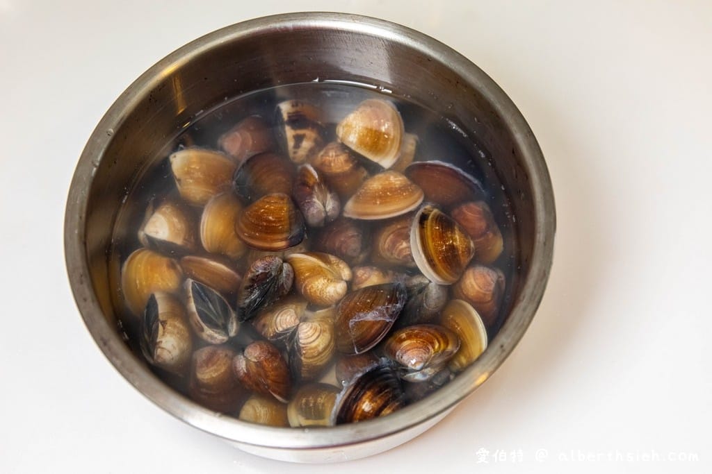 酒蒸蛤蠣．食譜（啤酒麥香味搭配蛤蠣鮮甜味，就是讚）