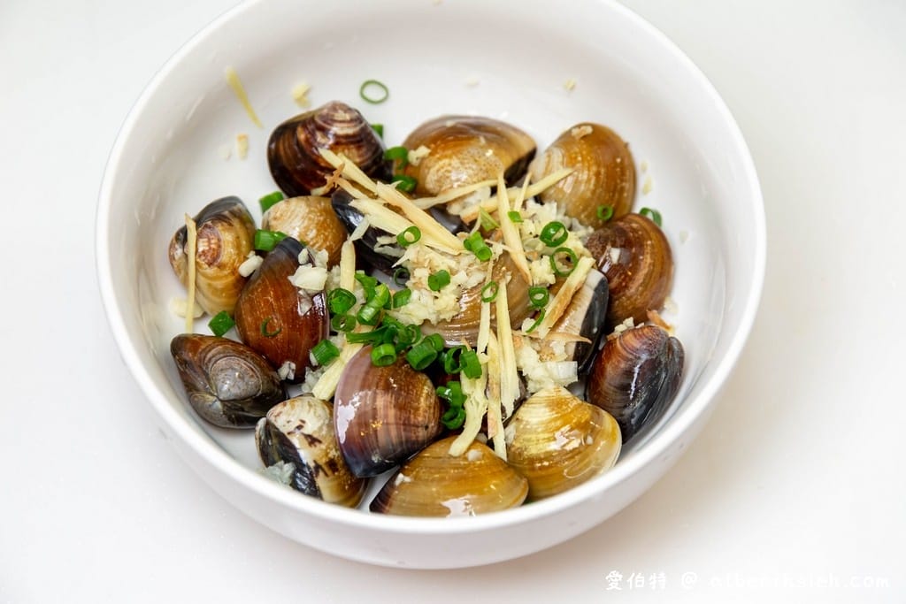 酒蒸蛤蠣．食譜（啤酒麥香味搭配蛤蠣鮮甜味，就是讚）