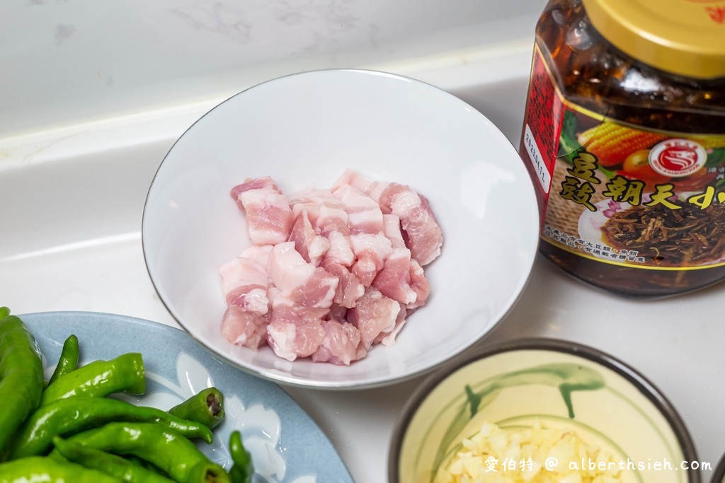 青龍辣椒炒豆豉小魚乾．ARIES食譜（脆口還帶點甜味以及香氣，非常下飯的料理） @愛伯特