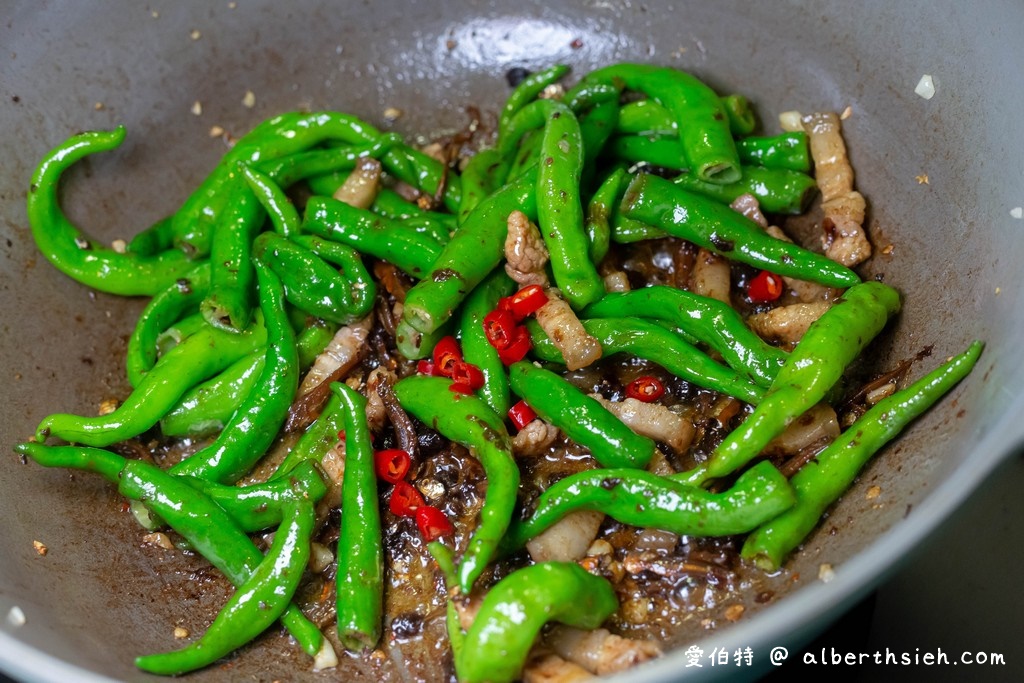 青龍辣椒炒豆豉小魚乾．ARIES食譜（脆口還帶點甜味以及香氣，非常下飯的料理） @愛伯特