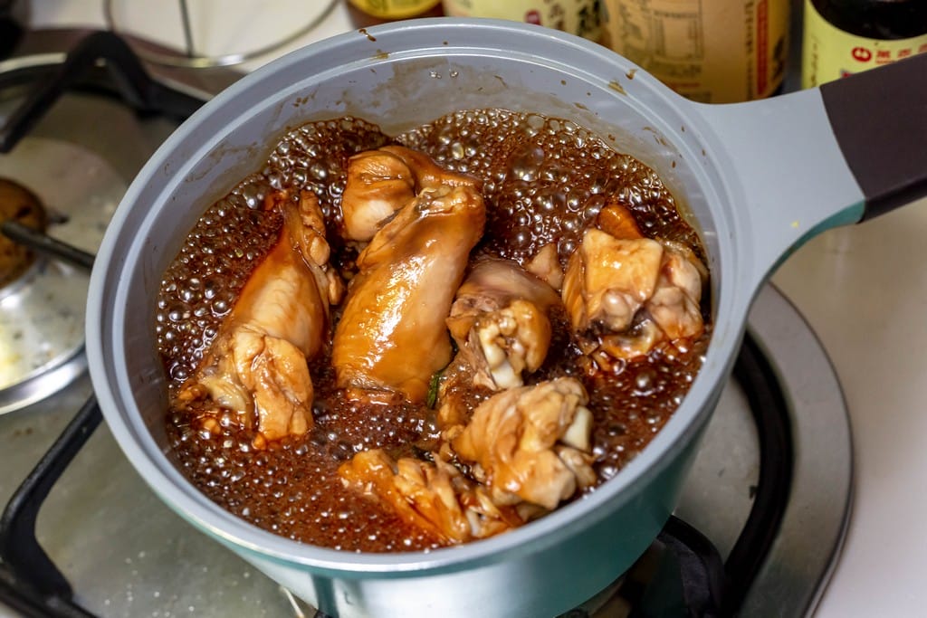 滷雞腿．ARIES食譜（滷半小時以上才夠味好咬，湯汁不要浪費拌麵超美味）
