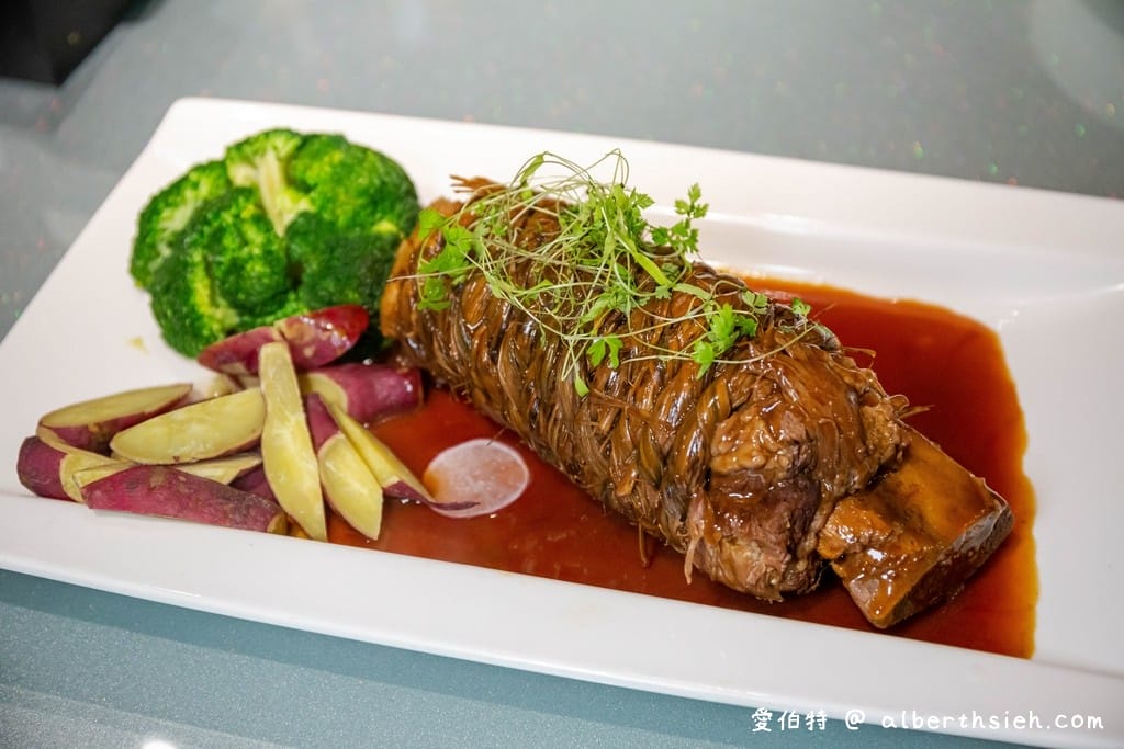 嘉義美食．頤粵軒新悦花園酒店（天鵝千層蘿蔔酥餅，稻草西施牛好吃又好拍）