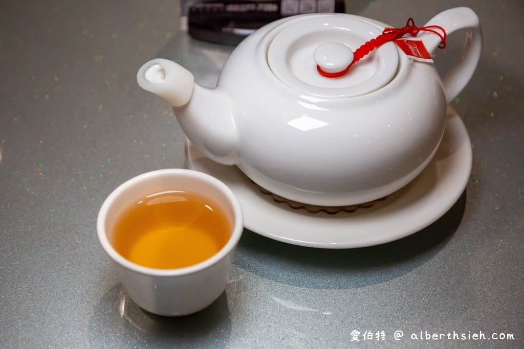 嘉義美食．頤粵軒新悦花園酒店（天鵝千層蘿蔔酥餅，稻草西施牛好吃又好拍）