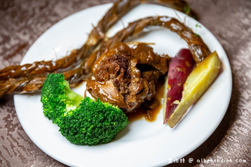 嘉義美食．頤粵軒新悦花園酒店（天鵝千層蘿蔔酥餅，稻草西施牛好吃又好拍）