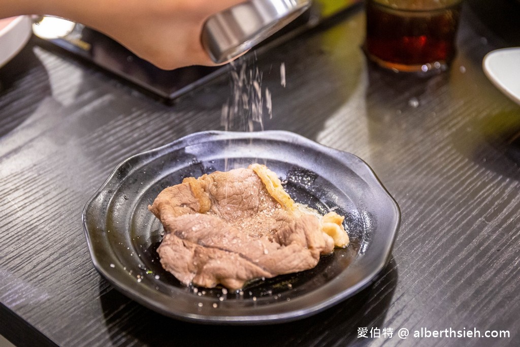 中壢火鍋推薦．麻六味鍋物（30盎司超大肉盤！無肉不歡的朋友吃起來） @愛伯特