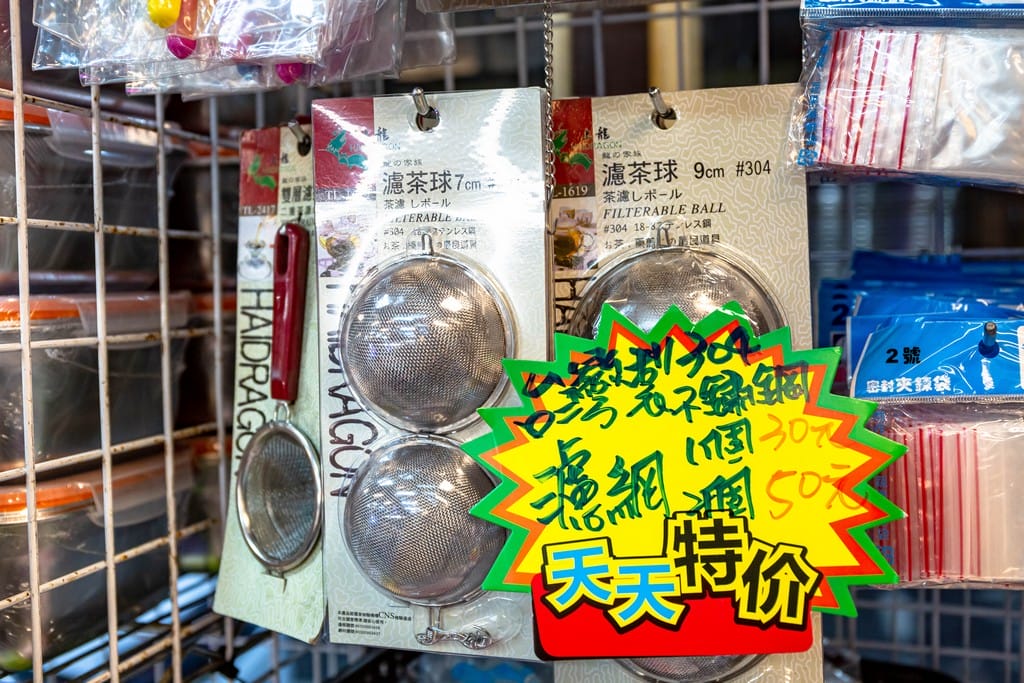 中壢內壢特賣．寢具生活精品特賣會（枕頭兩顆300，韓國不沾鍋150，玻璃保鮮盒50，創意五金39起）