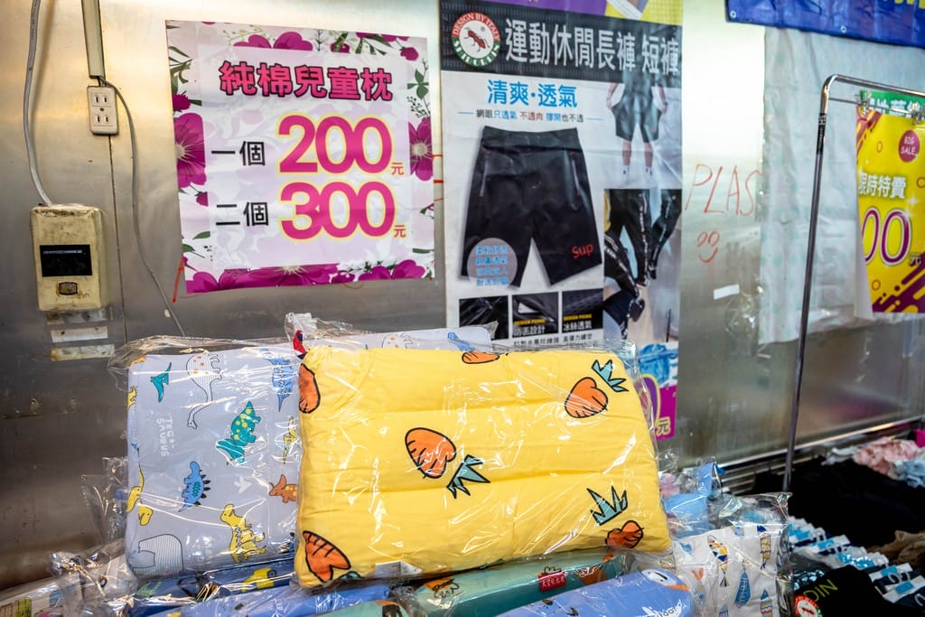 中壢內壢特賣．寢具生活精品特賣會（枕頭兩顆300，韓國不沾鍋150，玻璃保鮮盒50，創意五金39起）