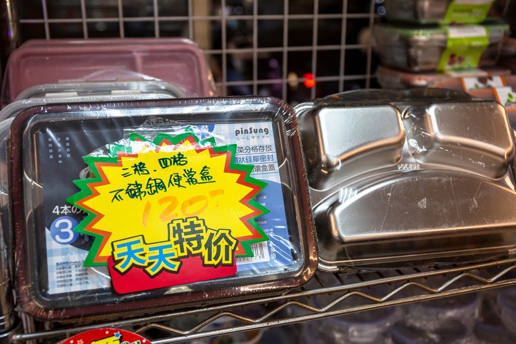 中壢內壢特賣．寢具生活精品特賣會（枕頭兩顆300，韓國不沾鍋150，玻璃保鮮盒50，創意五金39起）